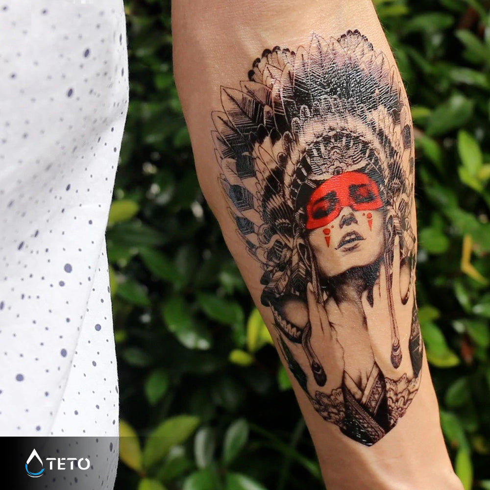 Porträt einer einheimischen Frau - TETO Temporäre Tattoos