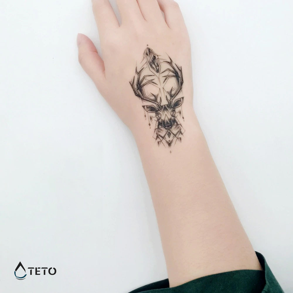 Geometrischer Hirsch - TETO Temporäre Tattoos