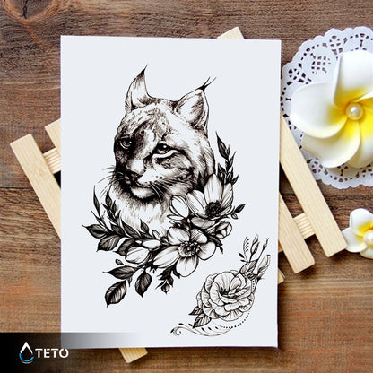 Luchs mit einer Blume